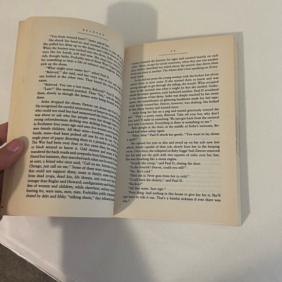 5/$25 Beloved by Toni Morrison softback book - Picture 6 of 6